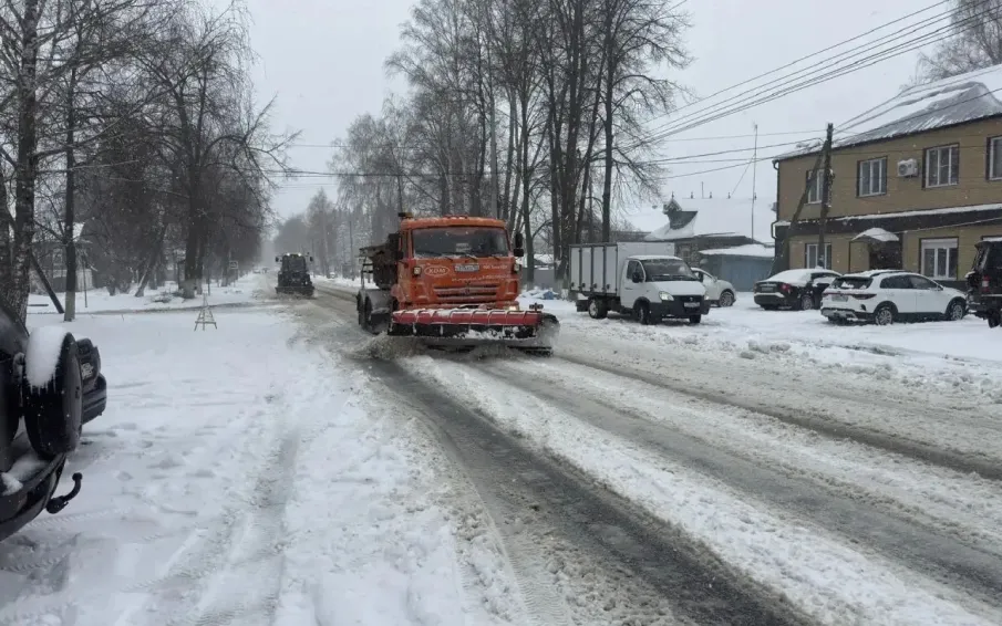 Дорожные службы Нижегородской области работают в усиленном ре-жиме из-за апрельского снегопада